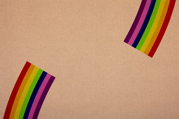 Tual üzerine yağlıboya, perakende bir büyütmede gökkuşağı renkleri