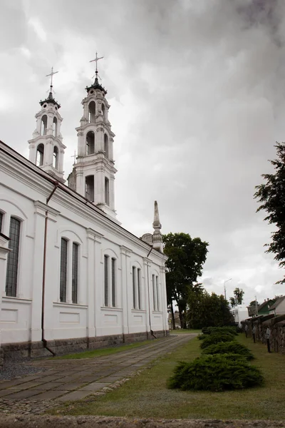 A Igreja de Miguel Arcanjo uma igreja católica na cidade de Oshmyany, Bielorrússia — Fotografia de Stock