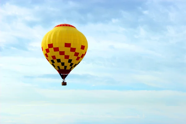 sarı sıcak hava balonu