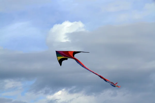天空中彩色的风筝 — 图库照片