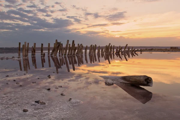 Schöner Sonnenuntergang an der Mündung — Stockfoto