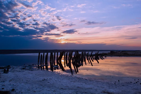 Schöner Sonnenuntergang an der Mündung — Stockfoto