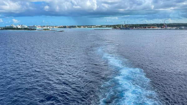Cruise Ship Wake Beautiful Stormy Day Dark Clouds Blue Seas — Stock Photo, Image