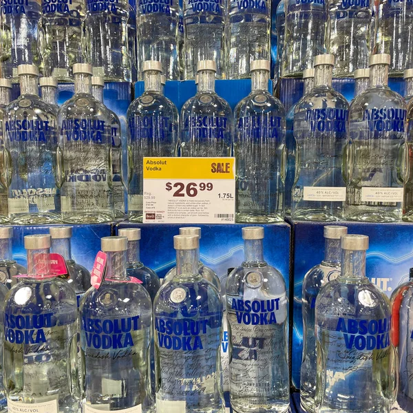 Springfield Usa 2021 Szeptember Egy Üveg Absolut Vodka Bemutatása Egy — Stock Fotó