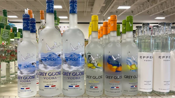 Springfield Usa Září 2021 Prohlídka Lahví Vodky Grey Goose Pozadím — Stock fotografie