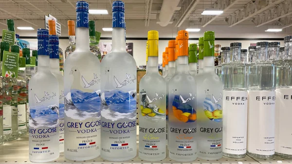 Springfield Usa Září 2021 Prohlídka Lahví Vodky Grey Goose Pozadím — Stock fotografie