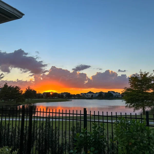 Beau Coucher Soleil Rose Orange Bleu Réfléchissant Sur Lac Dans — Photo