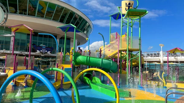 Orlando Usa December 2021 Familjen Poolområdet Royal Caribbean Rcl Kryssningsfartyg — Stockfoto