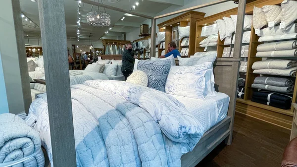 Orlando Usa April 2021 Display Bed Linens Bed Sale Pottery — Stock Photo, Image