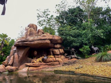 Orlando, FL USA - 28 Aralık 2019: Orlando, Florida 'daki Walt Disney World Magic Kingdom' da Orman Gezisi.