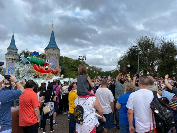 Orlando Usa December 2019 Άνθρωποι Περιμένουν Δουν Την Χριστουγεννιάτικη Παρέλαση — Φωτογραφία Αρχείου