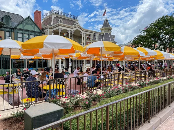 Orlando Usa July 2021 People Eating Outdoor Cafe Walt Disney — Stock Photo, Image