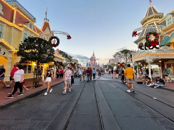 Orlando Usa Novembre 2020 Les Gens Marchent Vers Château Cendrillon — Photo