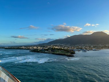 Puerto Plata, DR - 10 Ocak 2022: Puerto Plata, Dominik Cumhuriyeti 'ndeki liman manzarası.