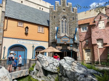 Orlando, FL USA- 3 Ağustos 2020: Orlando, Florida 'daki Walt Disney World' de Norveç Pavilyonunda Donmuş yolculuk.