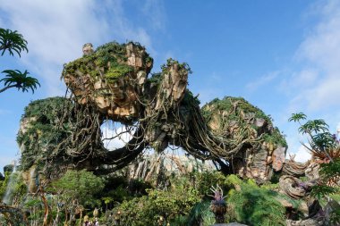 Orlando, FL USA - 12 Mayıs 2019: Orlando, Florida 'daki Walt Disney World' deki Hayvanlar Krallığı Avatar filminde yüzen dağlar.