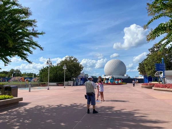 Orlando Agosto 2020 Gente Caminando Por Epcot Walt Disney World — Foto de Stock