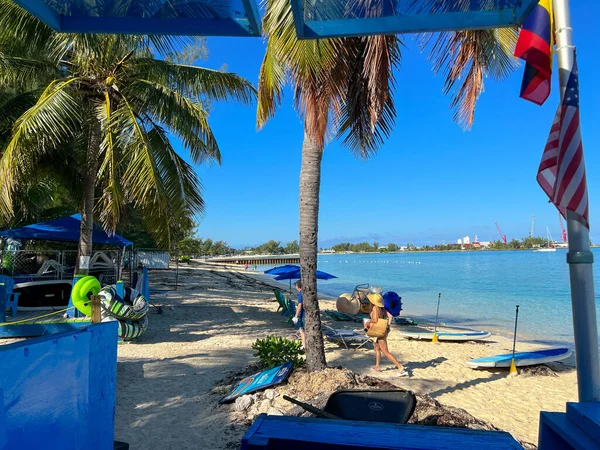 Nassau Bahamas Dezember 2021 Menschen Genießen Den Junkanoo Strand Nassau — Stockfoto