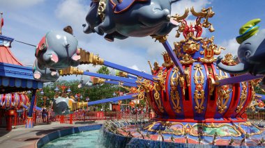 Orlando, FL USA - 11 Mayıs 2019: Dumbo Disney World Orlando, Florida 'da uçan fil gezisi.