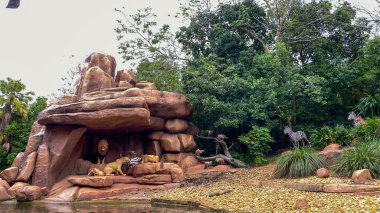 Orlando, FL USA - 28 Aralık 2019: Orlando, Florida 'daki Walt Disney World Magic Kingdom' da Orman Gezisi.