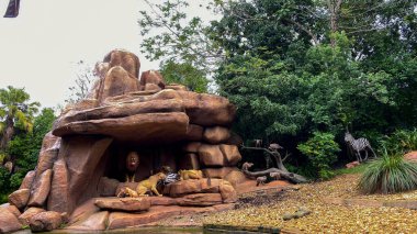 Orlando, FL USA - 28 Aralık 2019: Orlando, Florida 'daki Walt Disney World Magic Kingdom' da Orman Gezisi.