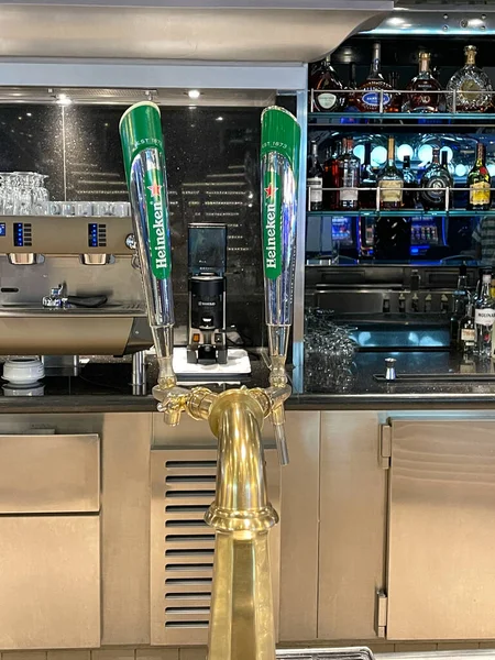 Orlando Usa October 2021 Heineken Beer Tappers Indoor Bar Msc — Stock Photo, Image