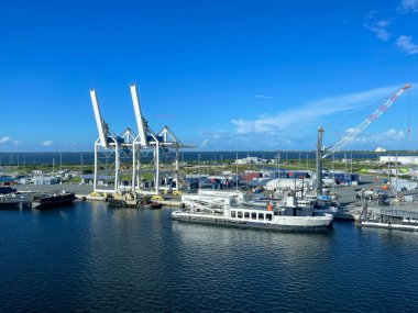 Cape Canaveral, FL USA - 10 Ekim 2021: Cape Canaveral, Florida 'daki SpaceX roket kurtarma botları.