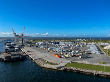 Cape Canaveral, FL USA - 10 Ekim 2021: Cape Canaveral, Florida 'daki SpaceX roket kurtarma botları.