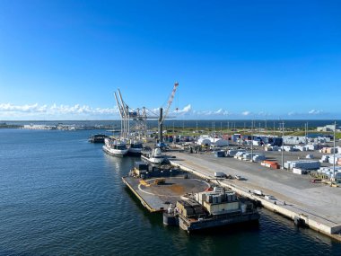 Cape Canaveral, FL USA - 10 Ekim 2021: Cape Canaveral, Florida 'daki SpaceX roket kurtarma botları.