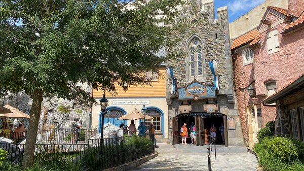 Orlando, FL USA- 3 Ağustos 2020: Orlando, Florida 'daki Walt Disney World' de Norveç Pavilyonunda Donmuş yolculuk.