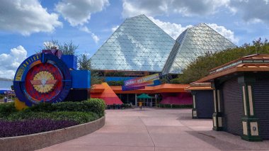 Orlando, FL USA- 3 Ağustos 2020: The Journey into your Imagination Pavilion at EPCOT in Walt Disney World, Orlando, Florida.