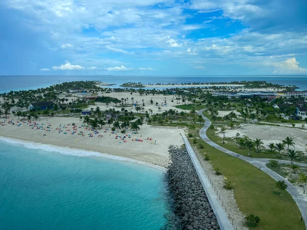 2021年10月11日 巴哈马海洋礁 海安会游轮航线 Msc Cruise Lines 灯塔和海滩的空中景观 — 图库照片