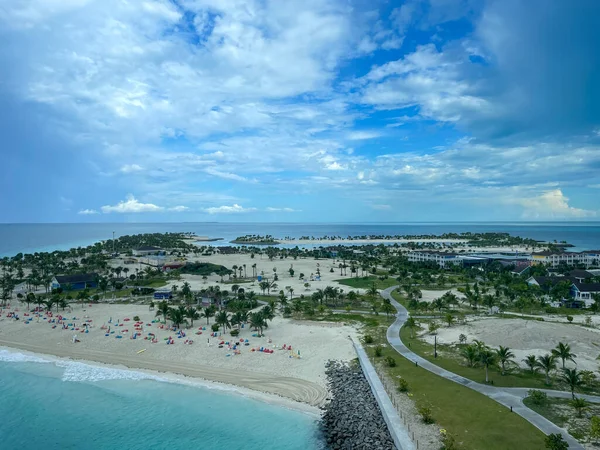 2021年10月11日 巴哈马海洋礁 海安会游轮航线 Msc Cruise Lines 灯塔和海滩的空中景观 — 图库照片