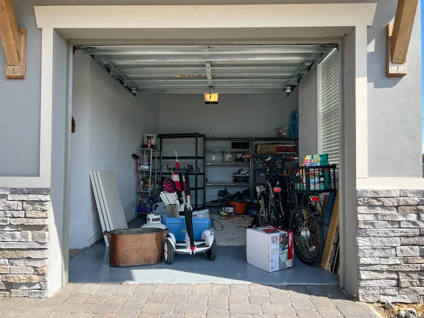 Orlando Usa March 2022 Unorganized Garage Filled Lot Stuff Neighborhood — Fotografia de Stock