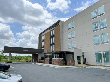 Tifton, GA ABD-30 Nisan 2022: Marriott 'un Tifton, Georgia' daki Springhill Süitleri.