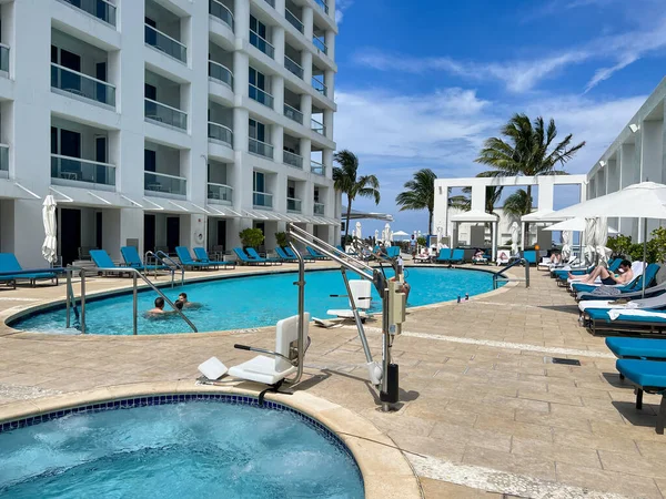 Lauderdale Usa Giugno 2022 Piscina Del Conrad Hilton Hotel Lauderdale — Foto Stock