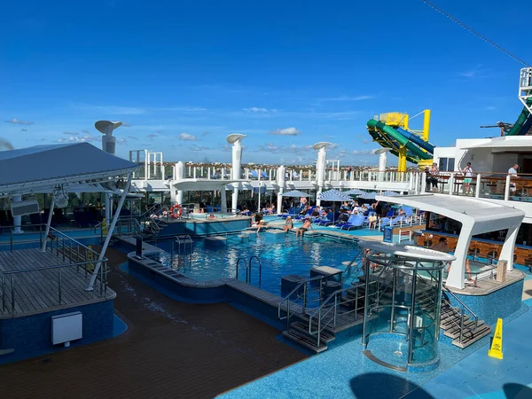 Orlando Usa Januari 2022 Het Hoofdzwembad Noorse Cruise Line Ncl — Stockfoto