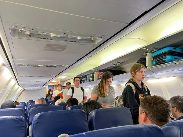 Орландо Сша Червня 2022 Року Люди Йдуть Літаку Орландо Штат — стокове фото