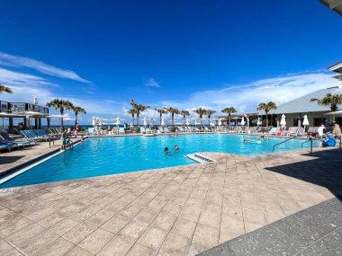 Watercolor, FL USA - 25 Temmuz 2022: Watercolor Community Club, Florida 'da yüzme havuzu.
