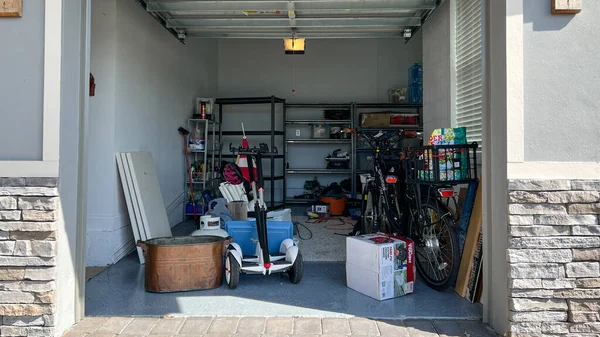 Orlando Usa March 2022 Unorganized Garage Filled Lot Stuff Neighborhood — Stock Photo, Image