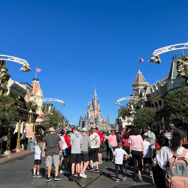 Orlando Usa Décembre 2021 Les Gens Marchent Vers Château Cendrillon — Photo