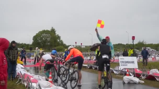 Triathlon competition. end bike cycling stage — Stock Video