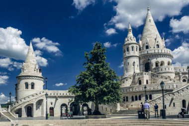 7 Temmuz 2022, Budapeşte, Macaristan - Budapeşte, Macaristan 'daki Buda Kalesi kompleksinde yer alan ünlü Balıkçı Kalesi.