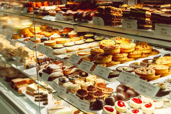 Toronto, ON, Kanada - 5 Ağustos 2022: St. Lawrence Market 'te fırınlanmış mallar