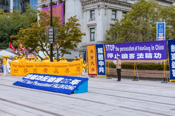 Vancouver, BC, Kanada - 17 Temmuz 2021: Falun Gong Uygulamaları Çin Hükümeti Zulmünü Protesto Etti