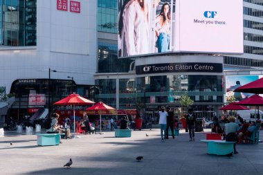 Toronto, ON, Kanada - 22 Ağustos: Yonge-Dundas Meydanı, Toronto Kanada