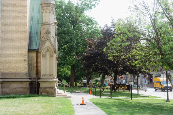 Toronto, ON, Kanada - 5 Ağustos 2022: St. James Katedrali Toronto, Ontario, Kanada 'da bulunan bir Anglikan katedralidir.