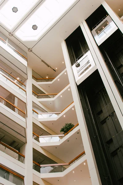 Toronto, ON, Kanada - 2 Ağustos 2022: Toronto Halk Kütüphanesi