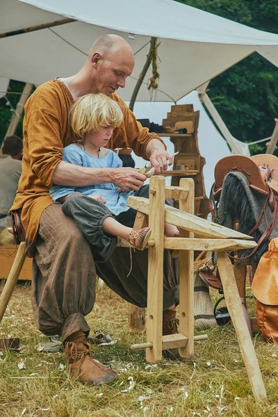 Hjbjerg Denmark August 2022 Retro Photo Father Carpenter Teaching Son — Stock fotografie