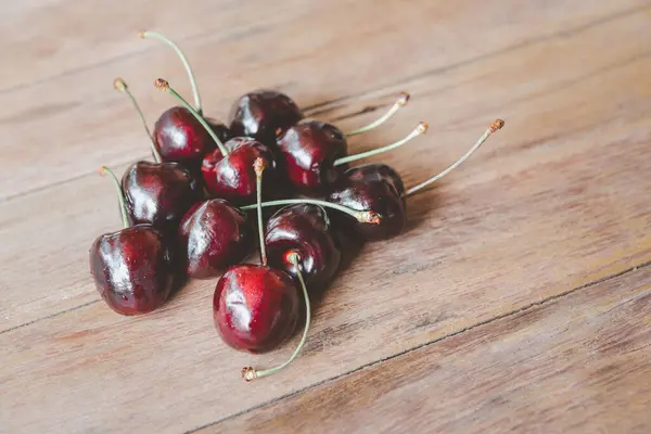 Cherry Cherry Tree Cherrywood Wood Table Fresh Berry Fruit Sweet — Stock Photo, Image